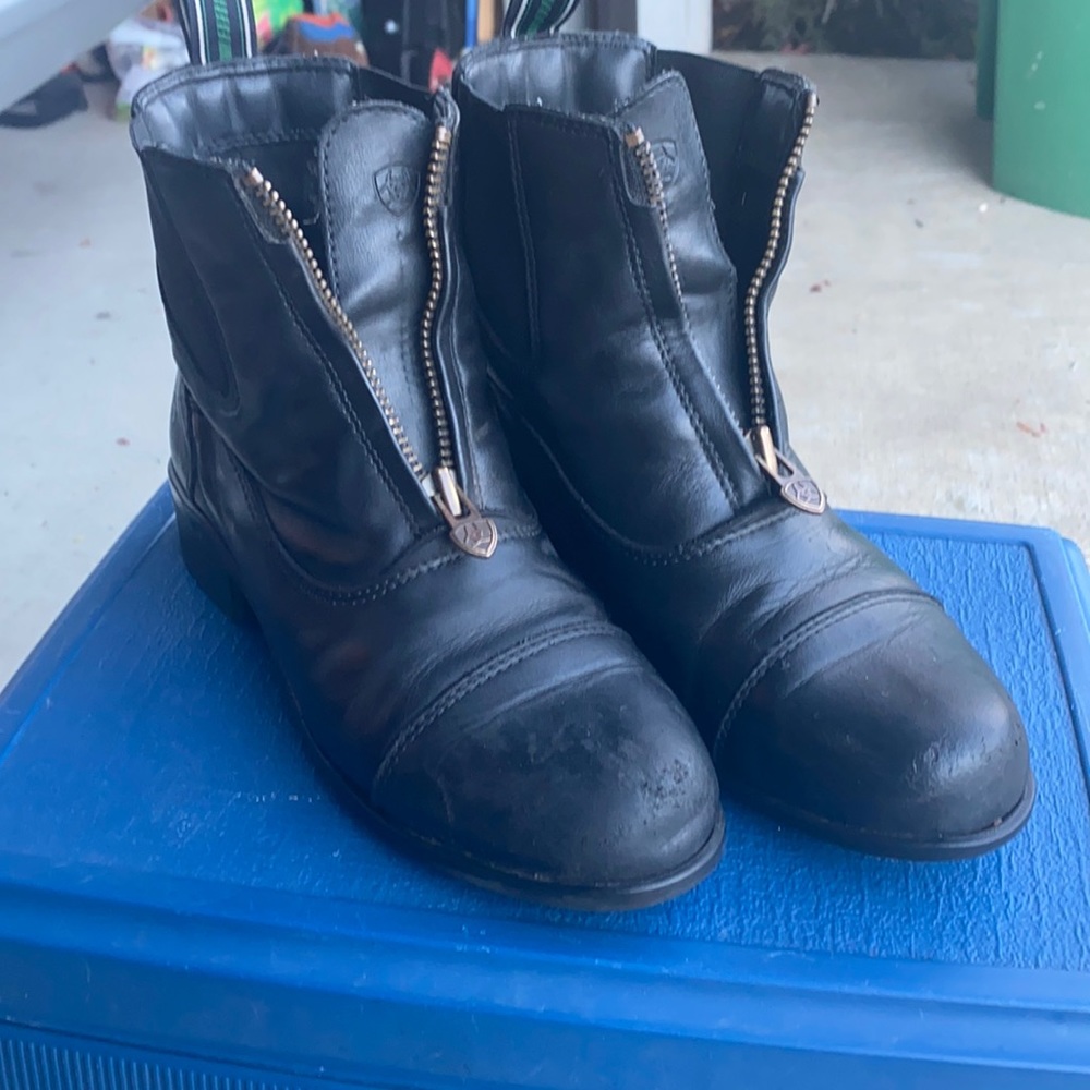 ARIAT Kids Devon IV Paddock shoes (girls size 3) Riding shoes. Equestrian shoes.